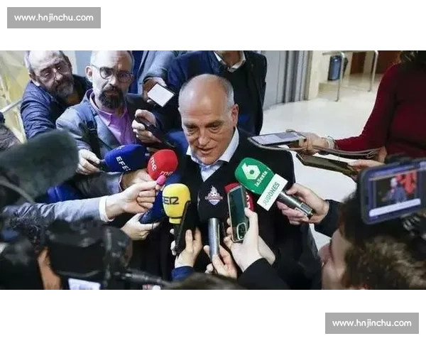 特瓦斯：巴萨需精简阵容完成注册，盛赞皇马引援潜力